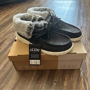 NWT! Hey Dude Britt Black with the Furry Fuzzy top! Size 8